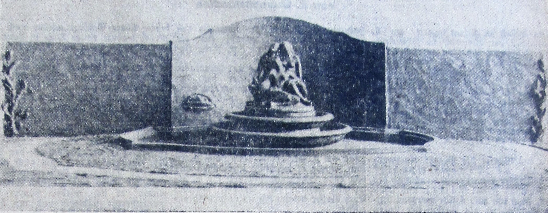 Modell (1944) für den geplanten "Monumental-Brunnen im Park am Rennweg in Innsbruck". Modell (1944) für den geplanten "Monumental-Brunnen im Park am Rennweg in Innsbruck".